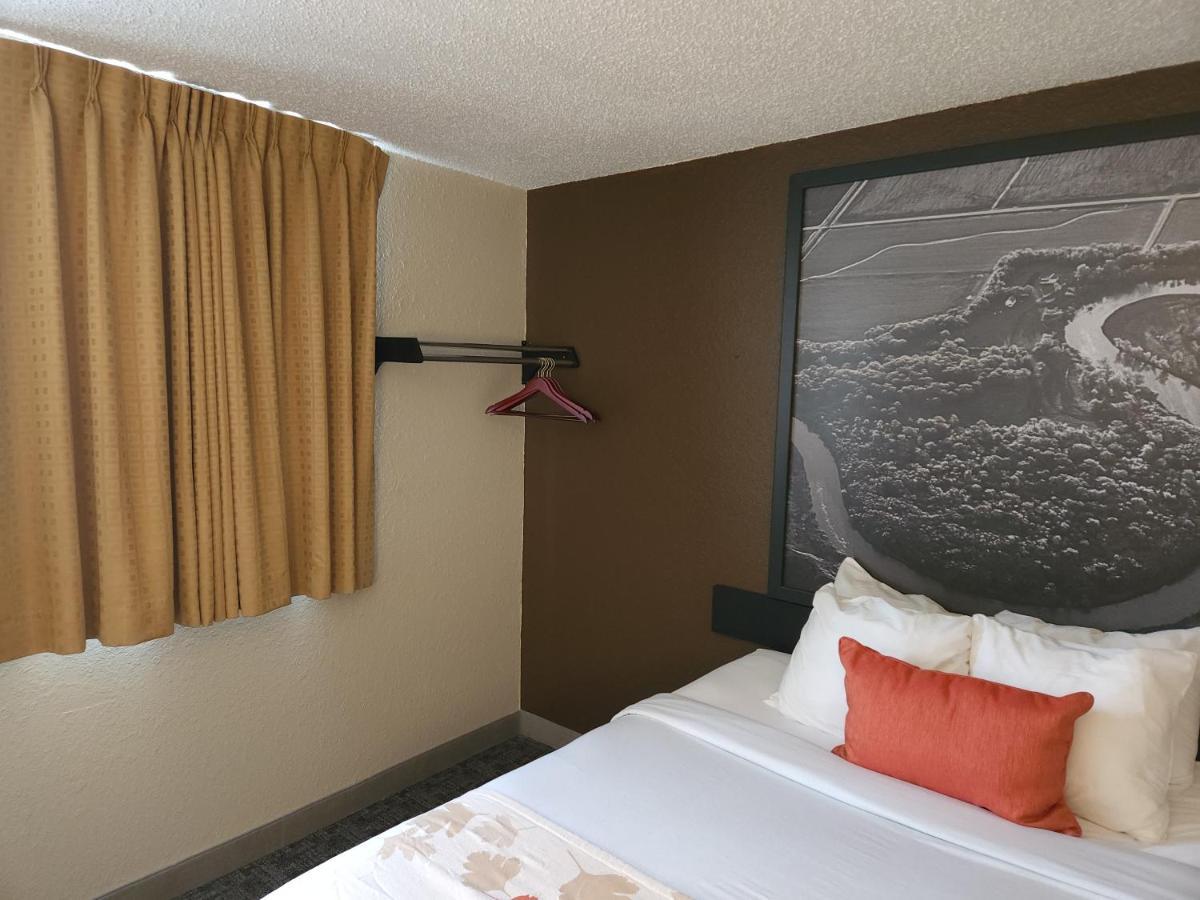 Bison Plains Lodge ムアヘッド  エクステリア 写真